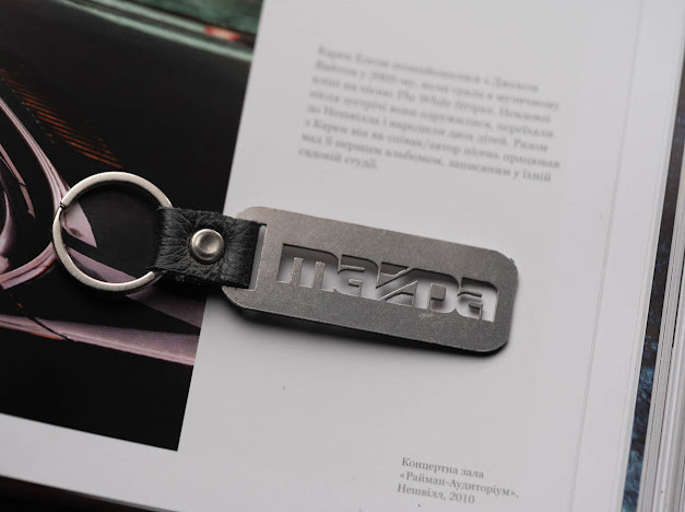 Брелок металевий. Mazda. 10х2,5см, фото 1