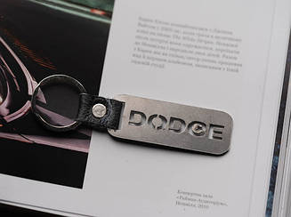 Брелок металевий. DODGE. 10х2,5см