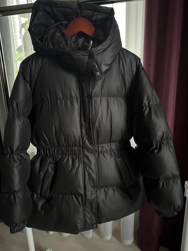 чорна куртка пуховик