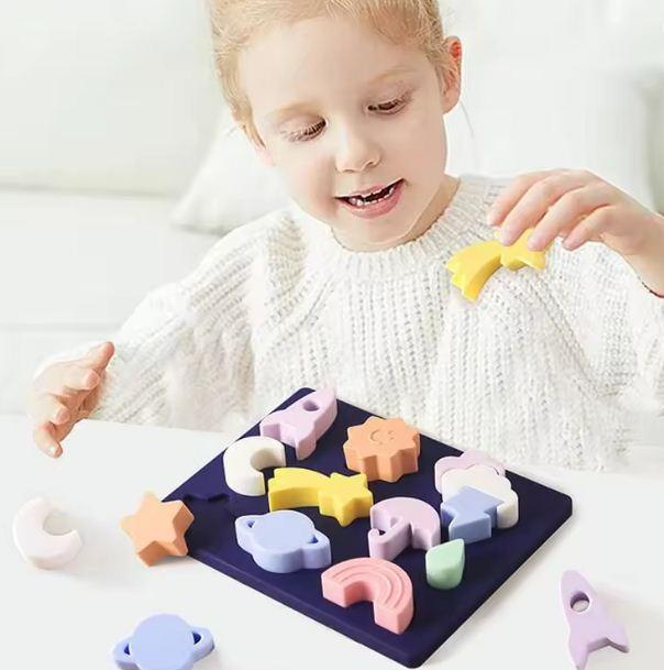 Дитяча розвивальна гумова дошка космос за формами Іграшка сортер з 12 фігурами штампи для малюків, фото 1