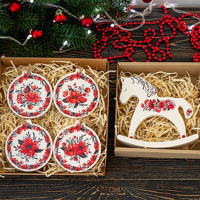 Набір новорічного декору “Квіти” — ялинкові прикраси та коник-гойдалка з дерева (білий колір)