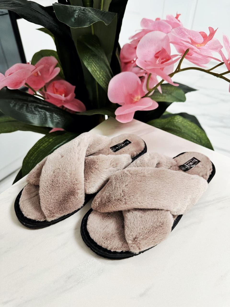 Плюшеві тапочки для дому