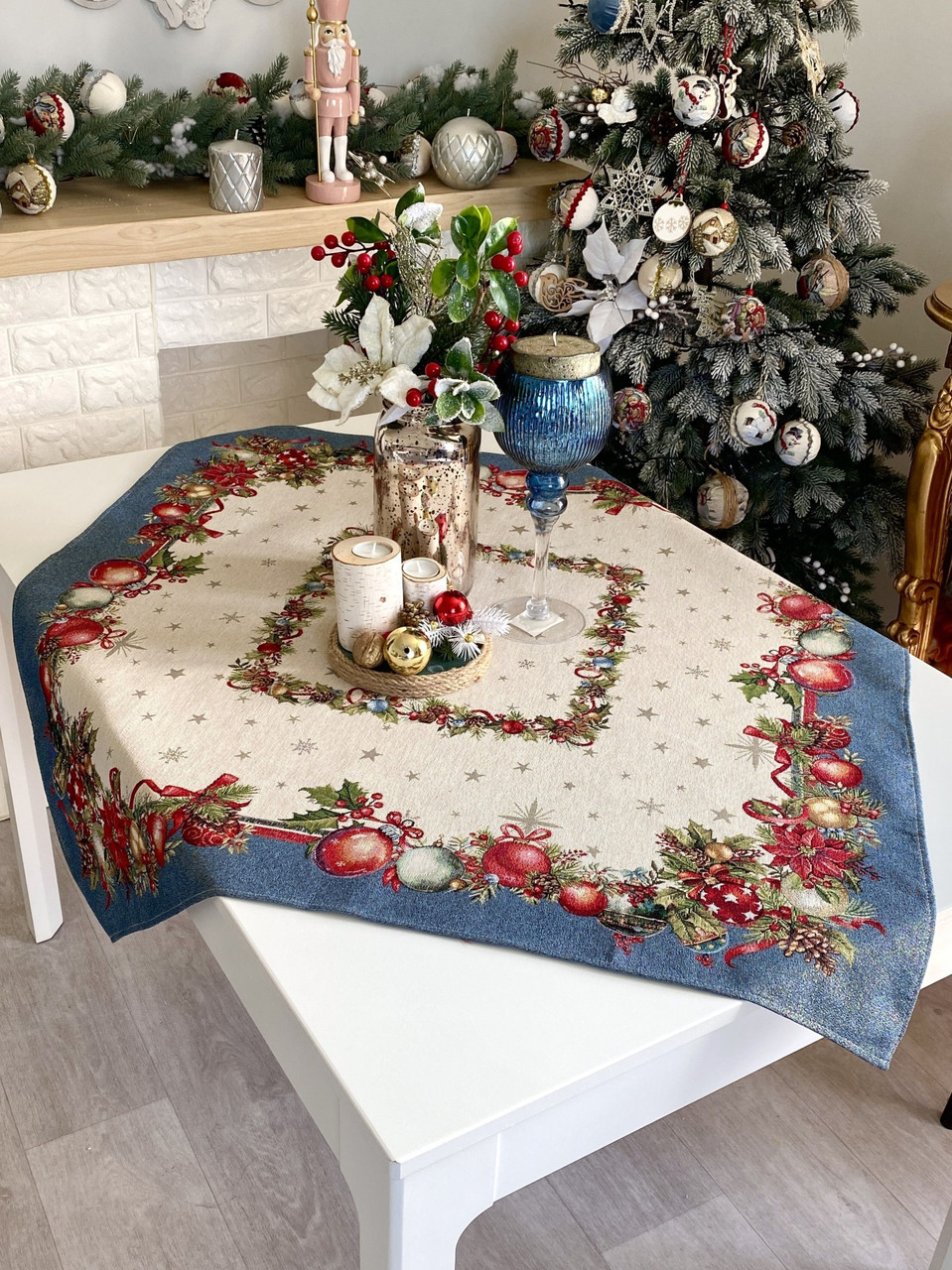 Скатертина на Новорічний стіл 97х100 см. гобеленова RUNNER1375AZ-FN, фото 1