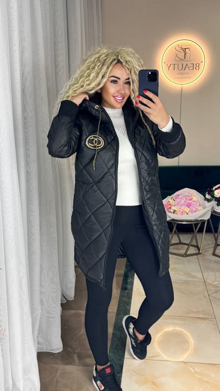 Жіноча тепла стьобана плащова куртка на силіконі чорний, фото 1