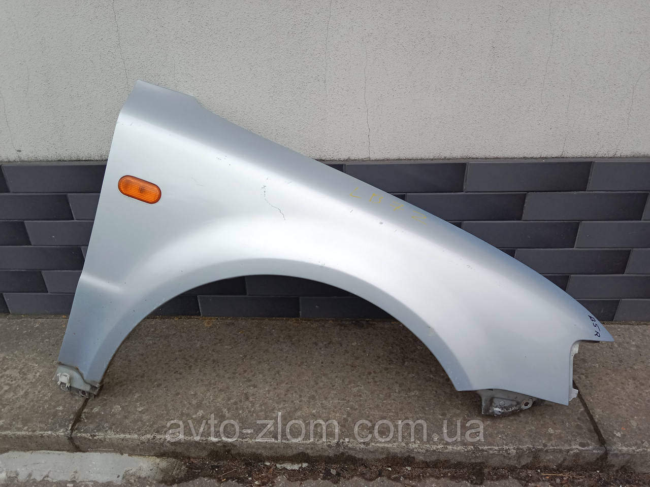 Крило Volkswagen Passat B5, Пассат Б5. Праве. LB72., фото 1