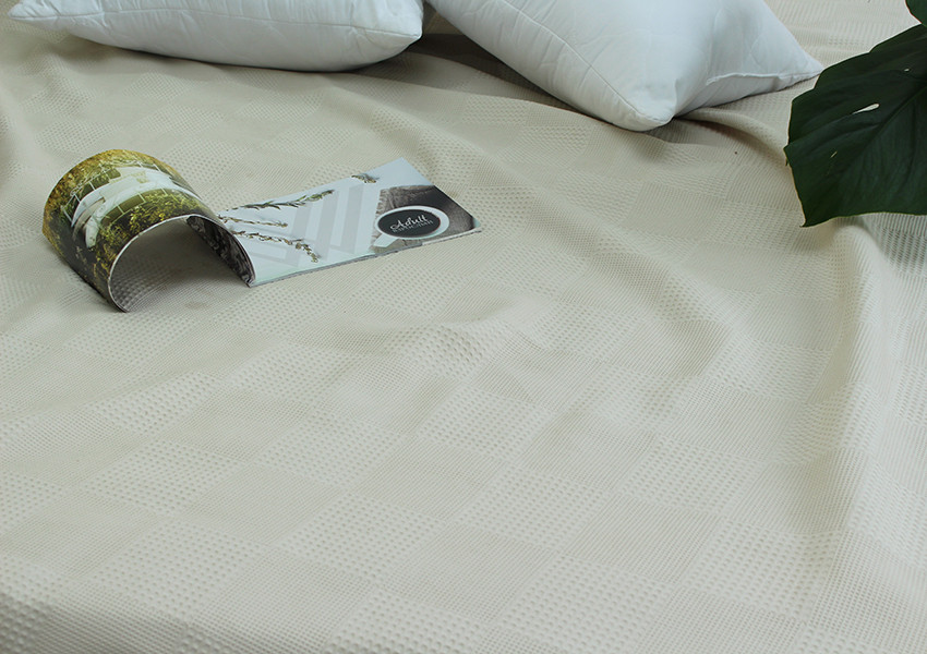 Простирадло-покривало піке 200х235 см. Клітина бежева