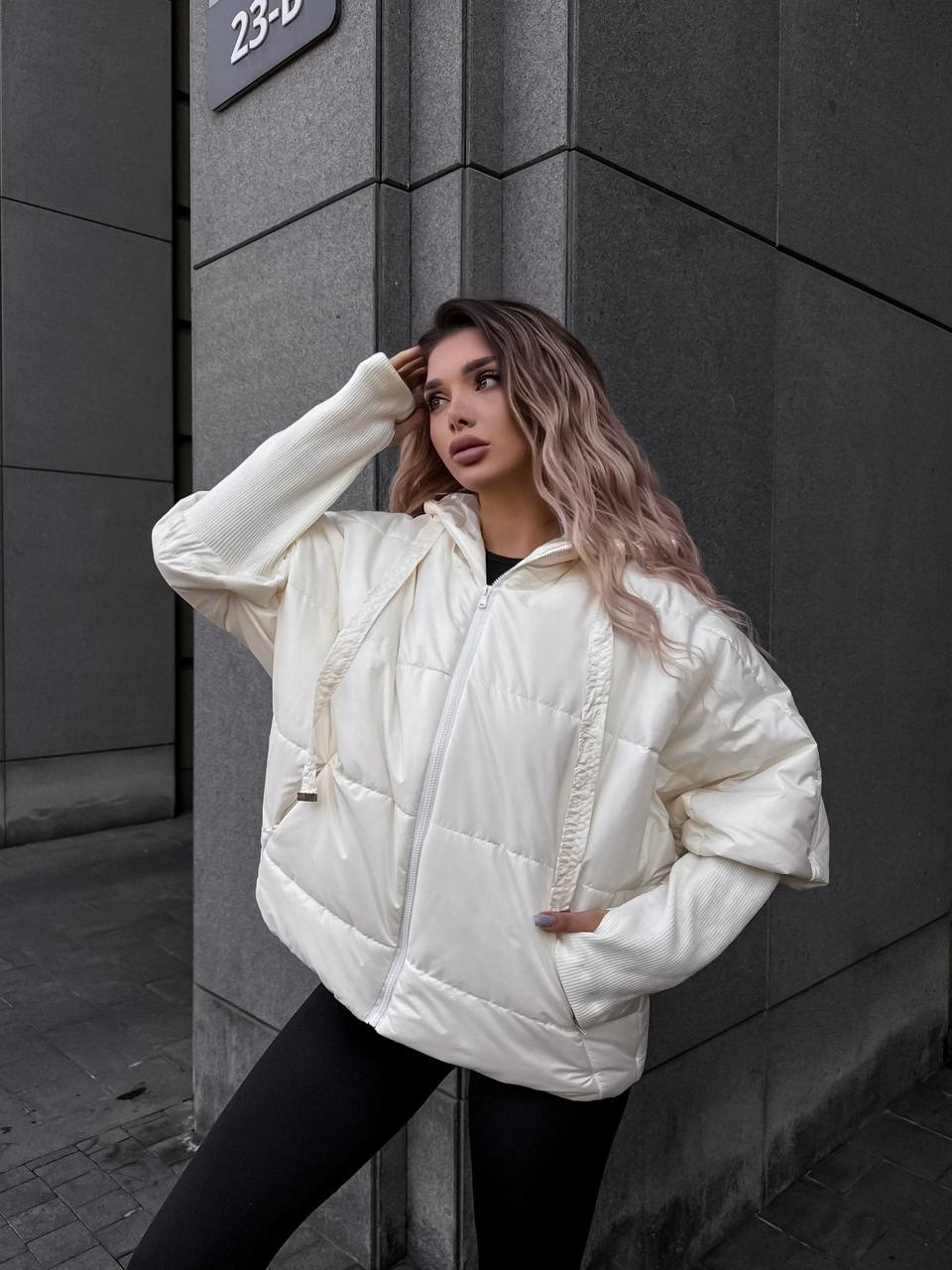 Жіноча стильна демісезонна плащова куртка з капюшоном молоко, фото 1