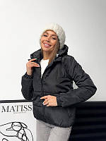 Зручна жіноча демісезонна куртка із плащівки та з капюшоном на блискавці дуже зручна