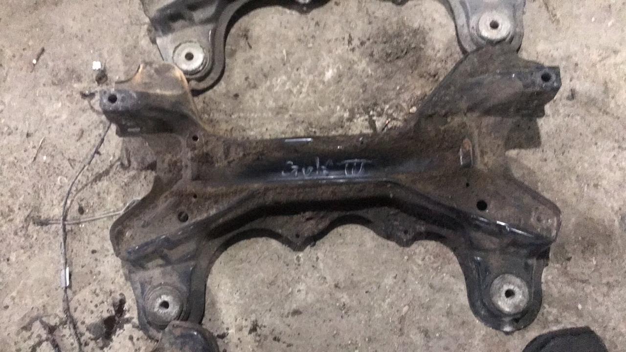 Вітаю зацікавлених на авто розборці Чемпіон !!!<br />
 Предметом оголошення є&nbsp;Підрамник Передній Golf 4&nbsp;<br />
 Фактичний стан на фото. Гарантія 14 днів на встановлення та перевірку<br />
 Висилаємо по всій Україні по передоплаті на транспортні витрати!<br />
 Наявність та асортимент на складі постійно змінюються.<br />
 Точні деталі уточняйте по телефону +380973363743 — фото 2