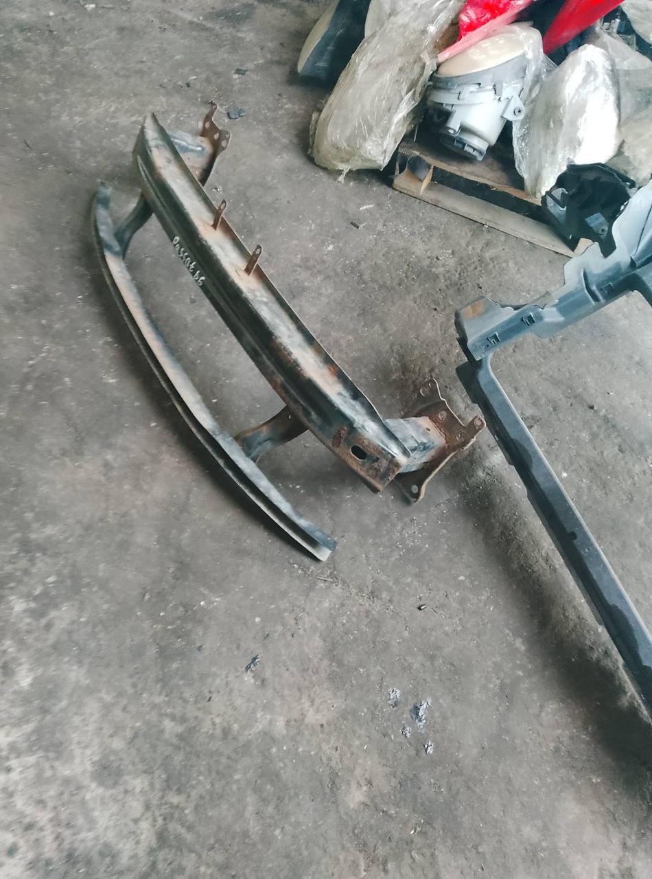 Вітаю зацікавлених на авто розборці Чемпіон !!!<br />
 Предметом оголошення є&nbsp;Підсилення Переднього Бампера Passat B6<br />
 <br />
 Фактичний стан на фото. Гарантія 14 днів на встановлення та перевірку<br />
 Висилаємо по всій Україні по передоплаті на транспортні витрати!<br />
 Наявність та асортимент на складі постійно змінюються.<br />
 Точні деталі уточняйте по телефону +380973363743 — фото 3