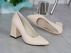 Туфлі на стійкому підборі жіночі шкіряні молочного кольору
