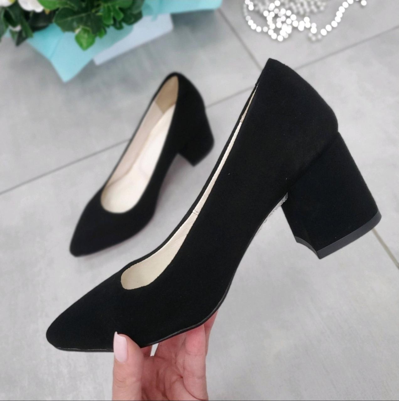 Туфлі на стійкому підборі жіночі замшеві чорні, фото 1