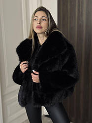 Жіноча коротка зимова шубка чорного кольору зі штучного хутра. Чорна коротка шубка