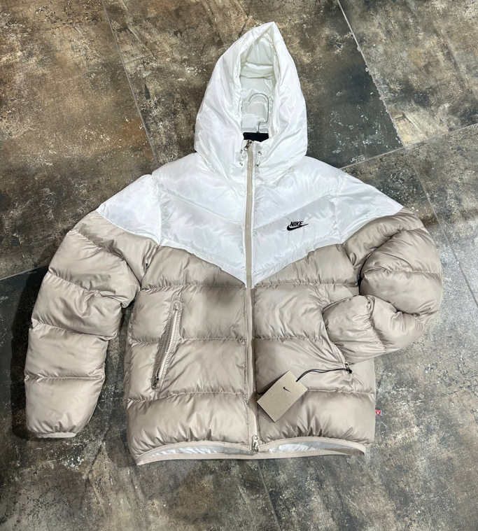 Чоловіча зимова куртка пуховик Nike Storm-Fit з капюшоном біло бежевий короткий Найк молодіжний, фото 1