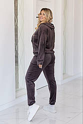 Жіночий костюм велюровий великі розміри з капюшоном коричневий
