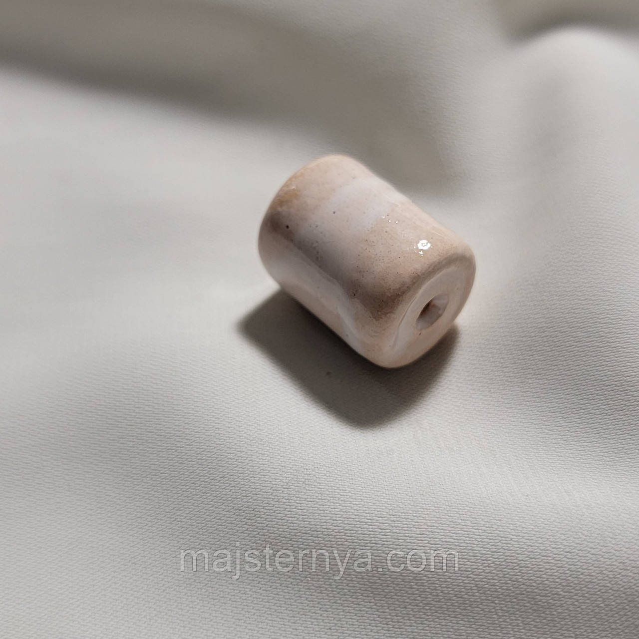 Керамічна намистина біла, 15мм*18мм. Косівська кераміка намистини ручної роботи.