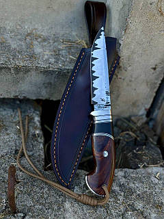 Ніж ручної роботи із ламінованого дамаска «Сокіл #5» зі шкіряними піхвами, 64 HRC.