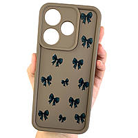 Чехол для Xiaomi Redmi 13 4G коричневый с принтом с объемными бортами чехол с черными бантиками