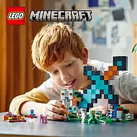 Дитячий конструктор Minecraft MyWorld діамантовий меч Майнкрафт з підсвічуванням 1441 деталь конструктор