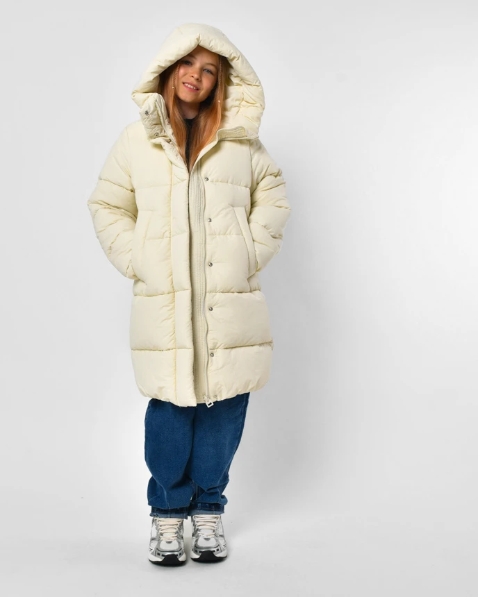 Зимовий пуховик для дівчинки на екопуху 8369 молоччного кольору, фото 1