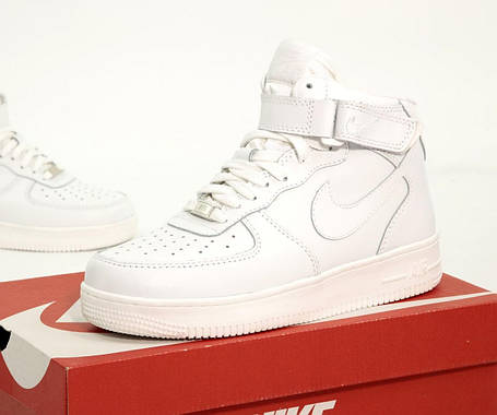 Зимові кросівки Nike Air Force White mid Winter Найк Аір Форс білі з хутром високі шкіра овчина для хлопців та дівчат, фото 1
