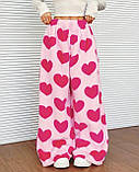 Жіночі махрові широкі штани з сердечками, фото 3