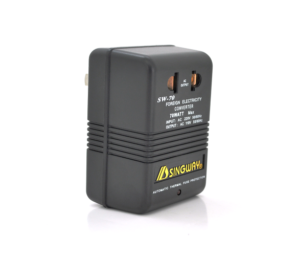 Знижувальний адаптер перетворювач напруги трансформаторний 70 W 220 на 110 вольтів з універсальною розеткою