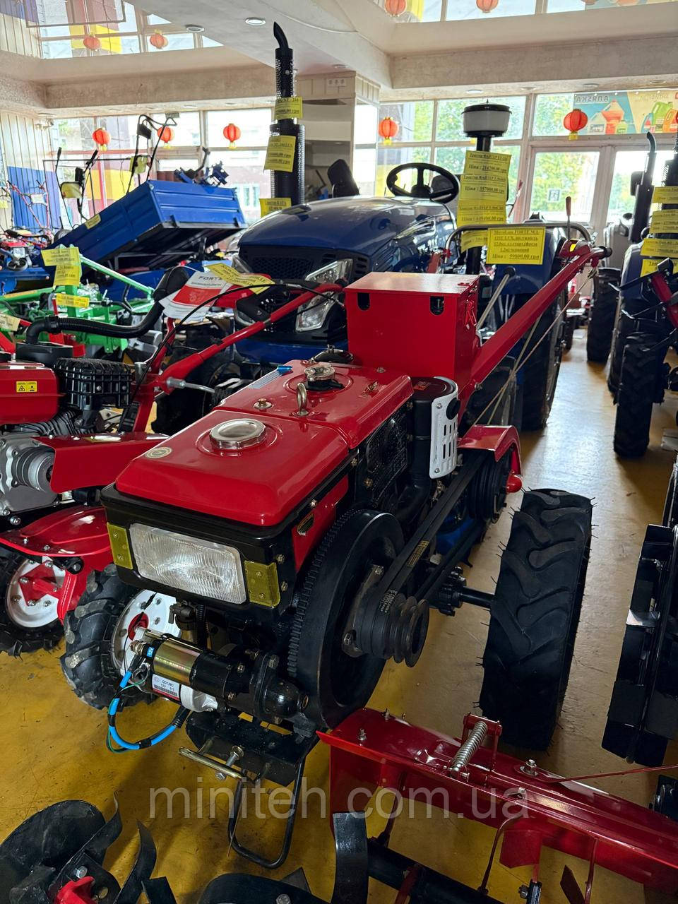 Мотоблок Forte МД-121Е Lux (потужність 12,0 кс, ел. старт., фреза 1,2 м, без плуга, червоний), фото 1