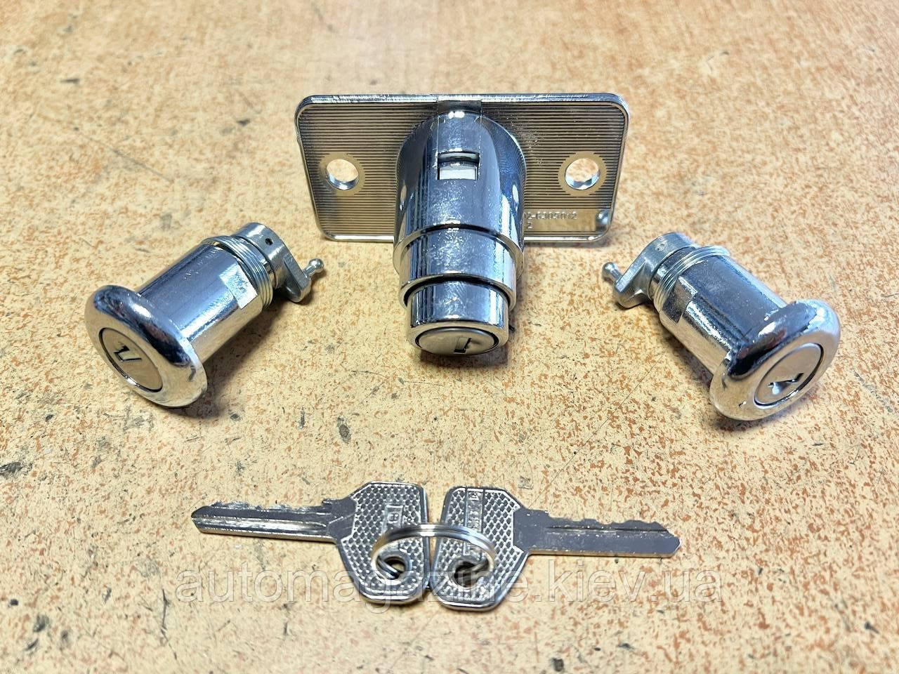 Замок багажника і дверей ВАЗ 2104, фото 1