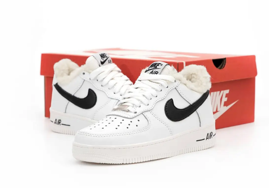Зимові кросівки Nike Air Force 1 Low Winter White теплі з хутром Найк Форс білі з чорним низькі жіночі чоловічі, фото 1
