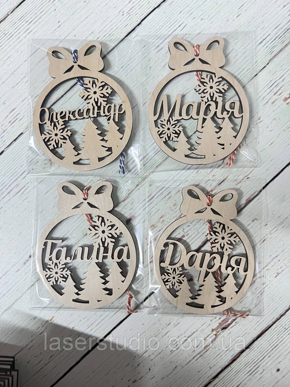 Дерев'яна іменна іграшка на ялинку. Подаруноки на клас, компанію., фото 1