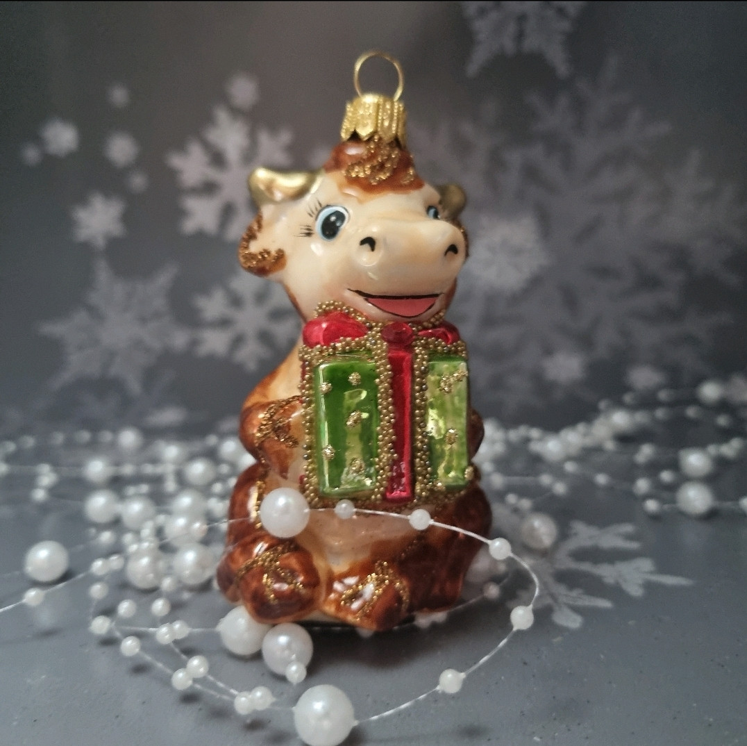 Корова з подарунком Irena