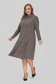 Сукня жіноча Венді трикотажна великих розмірів 50-60 з коміром-хомутом осінь-зима мокко