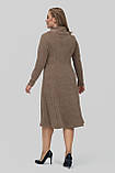 Сукня жіноча Венді трикотажна великих розмірів 50-60 з коміром-хомутом осінь-зима капучино, фото 3