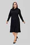 Сукня жіноча Венді трикотажна великих розмірів 50-60 з коміром-хомутом осінь-зима чорна, фото 4