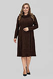 Сукня жіноча Венді трикотажна великих розмірів 50-60 з коміром-хомутом осінь-зима шоколад, фото 2