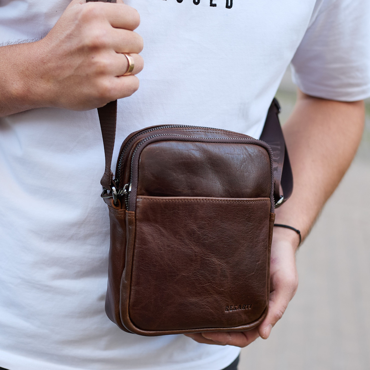 Чоловічий месенджер через плече 20х16х6, сумка планшетка для міста, барсетка для телефону, коричнева, фото 1