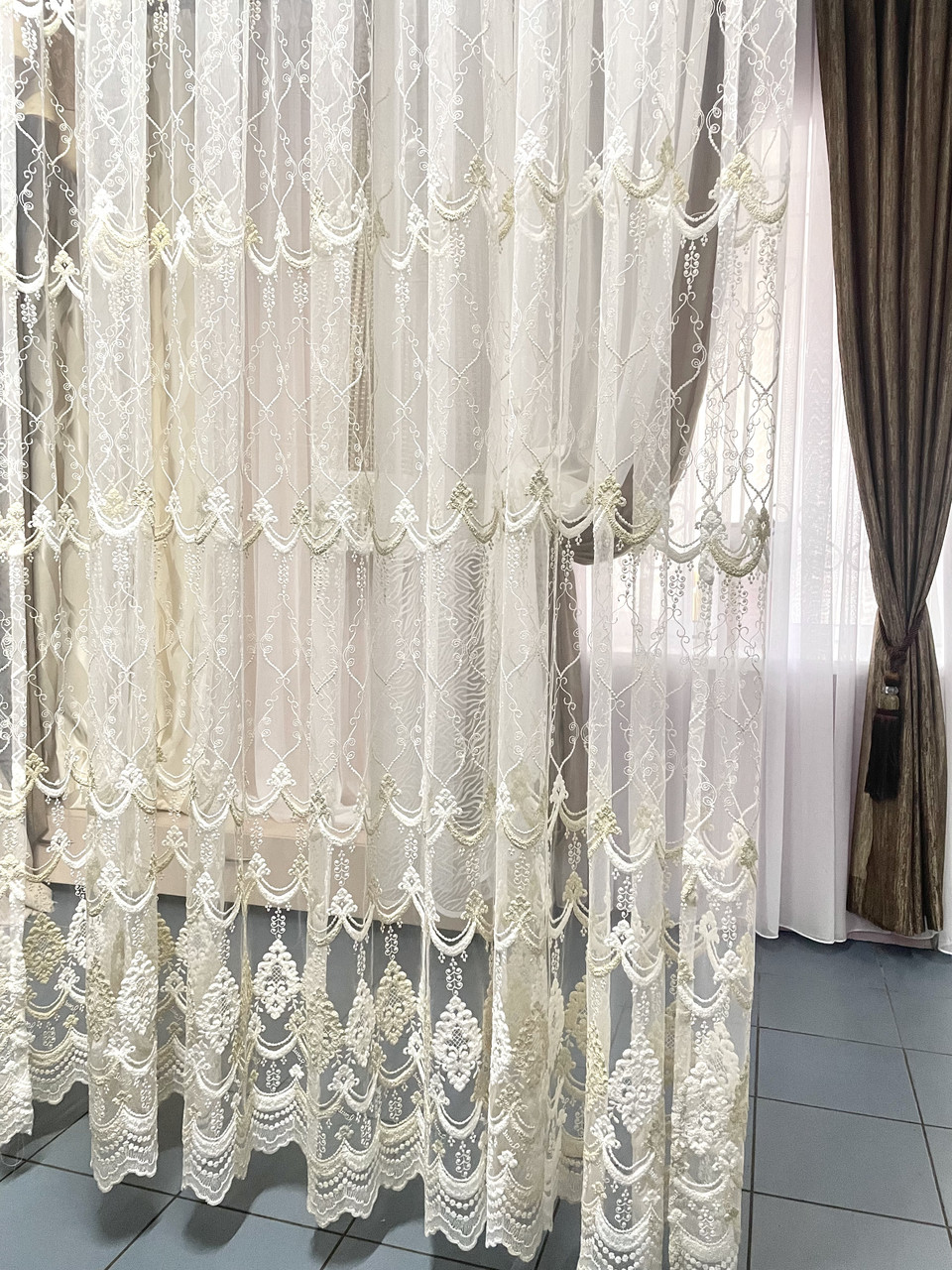 Тюль 360 х 270 см молочно-золотиста об'ємна вишивка, фото 1