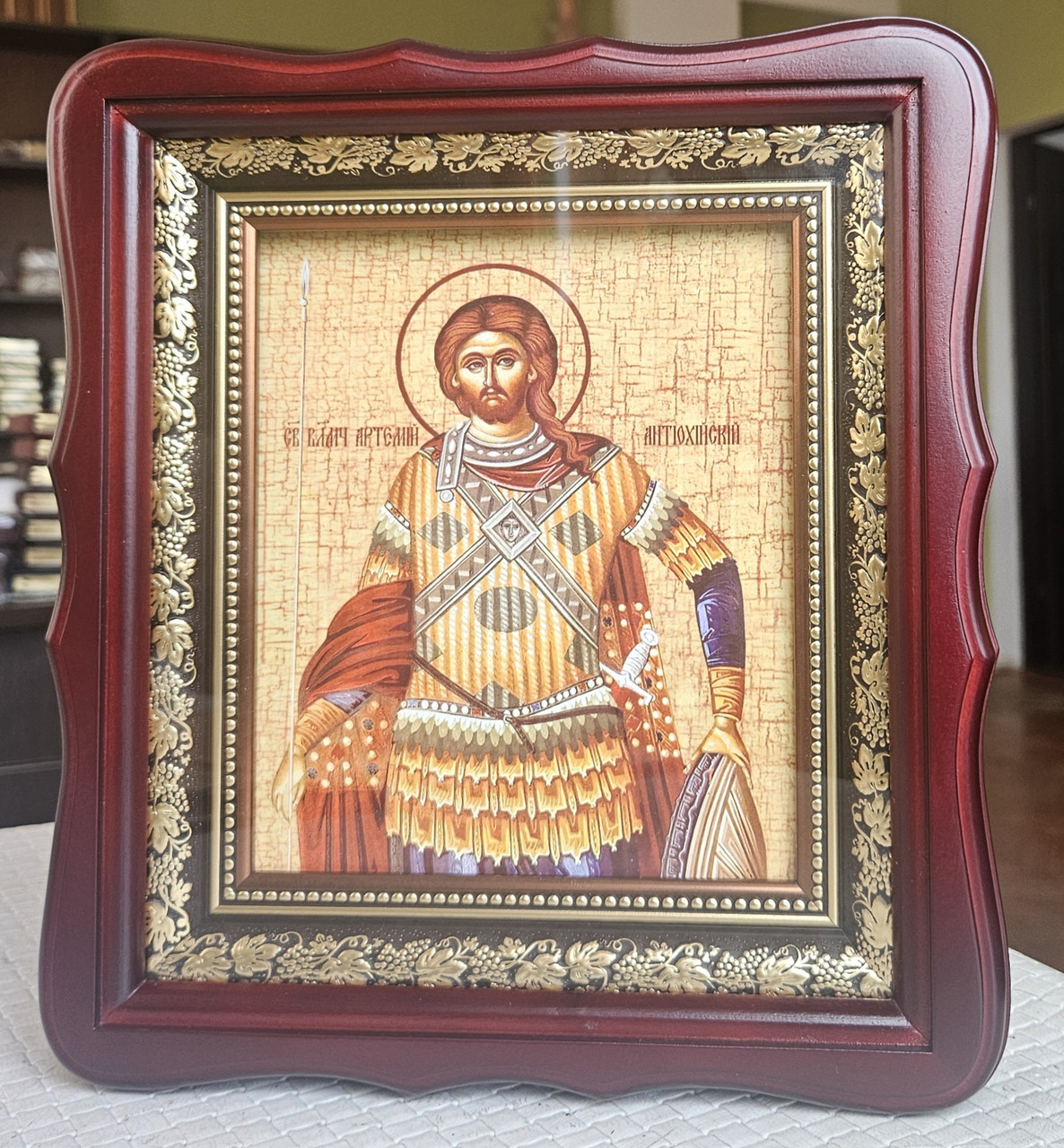 Ікона Святий мученик Артемій в темному фігурному дерев'яному кіоті під склом, розмір кіота 26*23, сюжет 15*18., фото 1