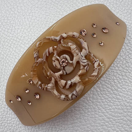 Заколка автомат для волос овальная глянцевая карамельного цвета с цветочком и стразами ширина 4 см длина 10 см, фото 1