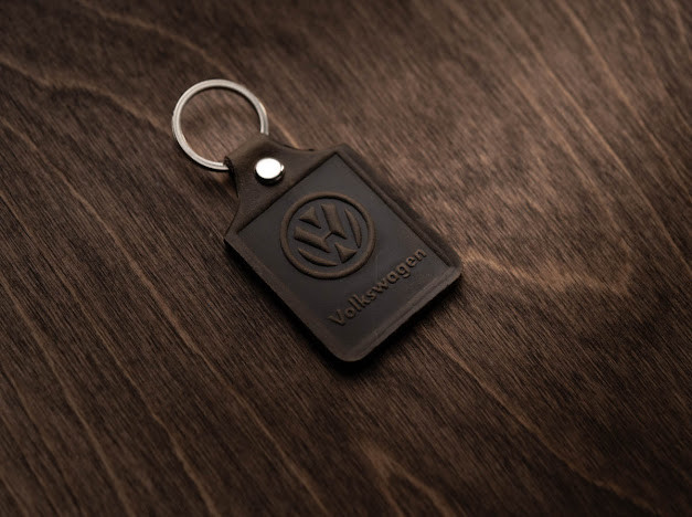 Брелок шкіряний. Volkswagen. 43x65мм. Колір Коричневий., фото 1