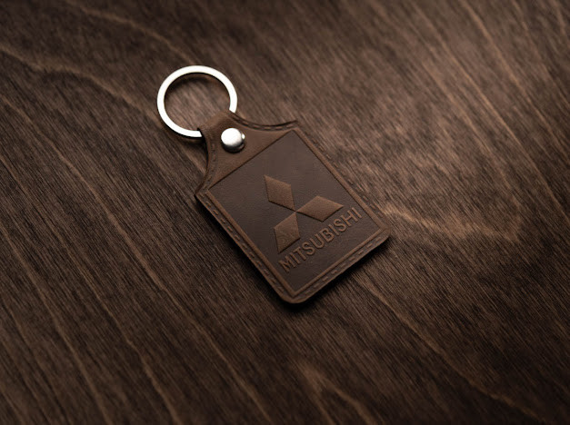 Брелок шкіряний. Mitsubishi. 43x65мм. Колір Коричневий., фото 1