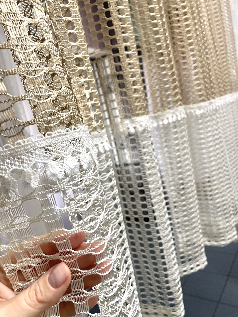 Тюль сітка бежева 280 х 180 см з мереживом та декором, фото 1