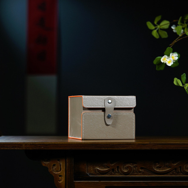 Коробка-шкатулка із екошкіри для годинника, аксесуарів. Коробка подарункова  для прикрас та ексклюзивних речей