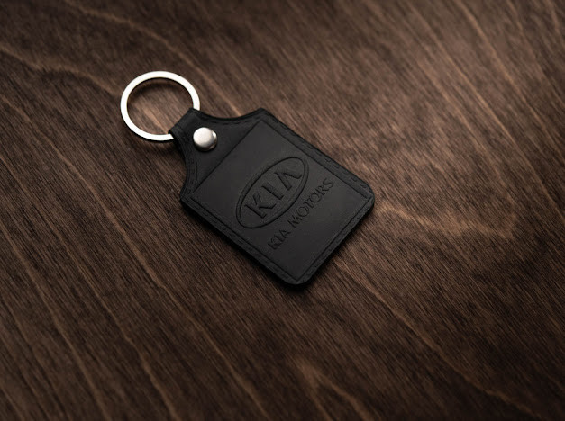 Брелок шкіряний. KIA. 43x65мм. Колір Чорний., фото 1