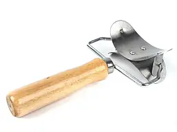 Ролик для нарізки тіста колами, ніж для нарізки пельмений і вареників з дерев'яною ручкою