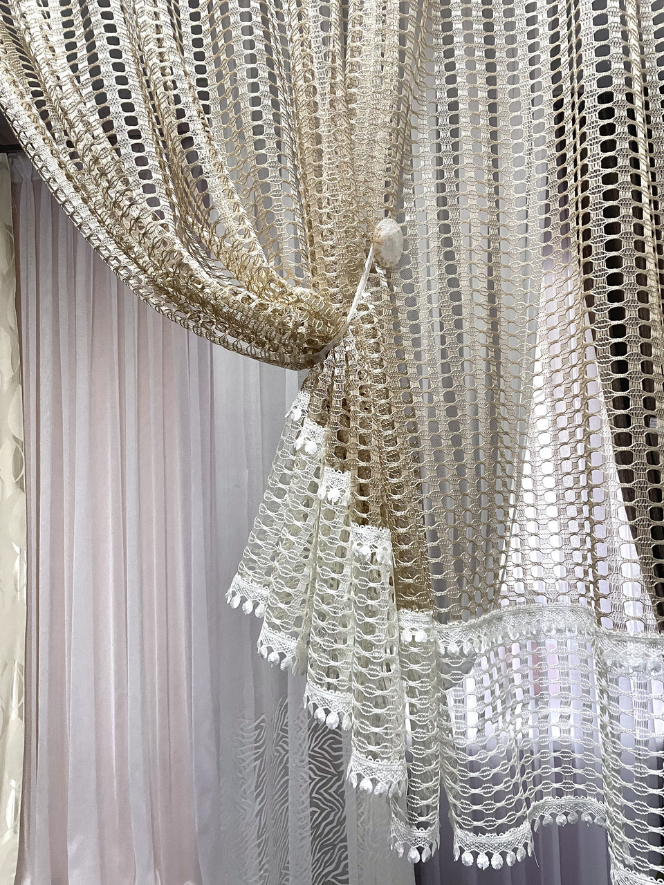 Тюль сітка бежева 285 х 155 см з мереживом і декором, фото 1