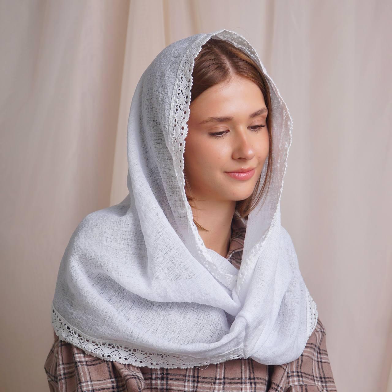 Білий легкий палантин хомут з лляною текстурою та мереживом для жіночного образу весною і восени 50х110 см