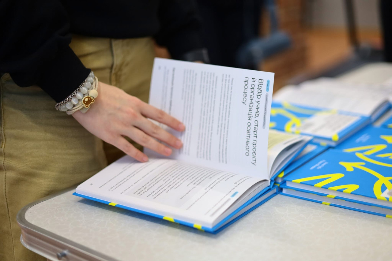 Практичний посібник для освітян та учнівства "Соціальне шкільне підприємництво – шлях до самореалізації учнівства", фото 1