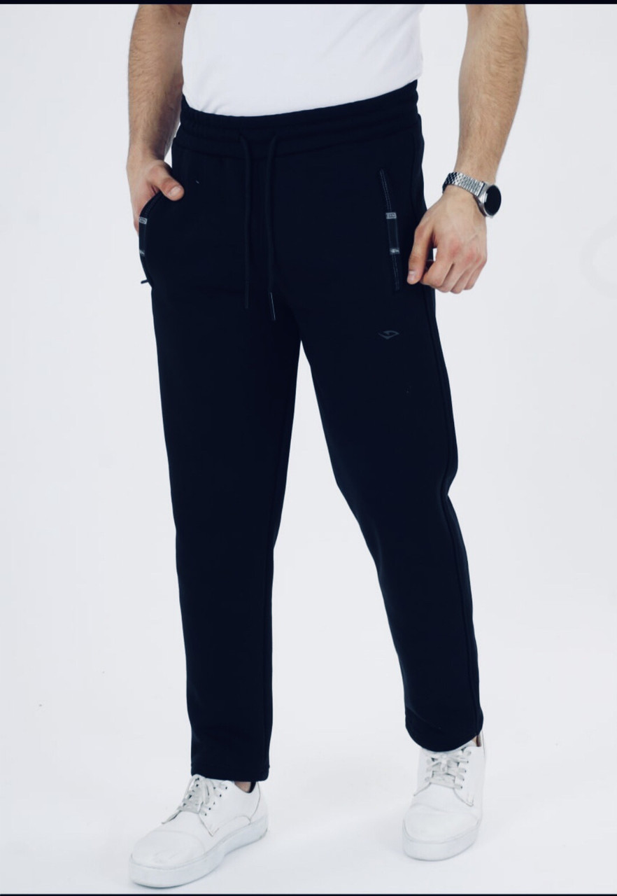 Чоловічі спортивні трикотажні штани прямі у чорному кольорі, фото 1